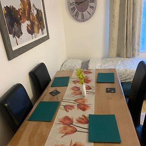 Luton Airport House In Quiet And A Very Pleasant Area, Near London Luton Airport